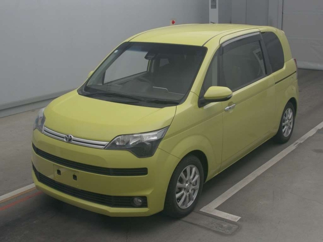 TOYOTA SPADE 2016