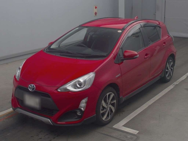 TOYOTA AQUA 2016