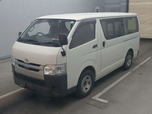 TOYOTA HIACE VAN