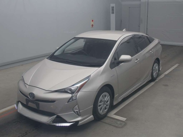 TOYOTA PRIUS 2016