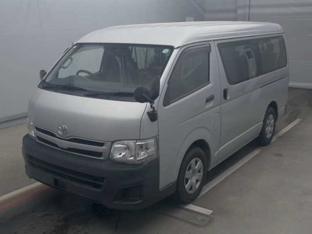 TOYOTA HIACE 2012