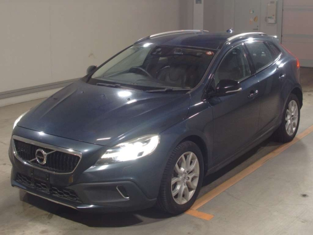 VOLVO V40 2018