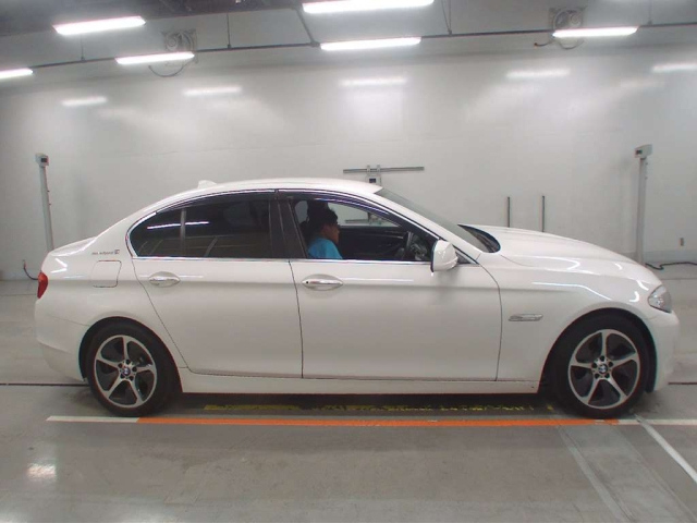 BMW 5 SERIES 2012