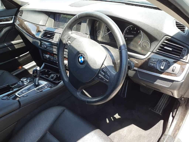 BMW 5 SERIES 2012