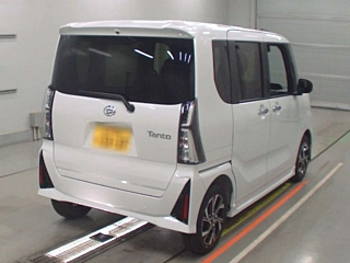 DAIHATSU TANTO 2024