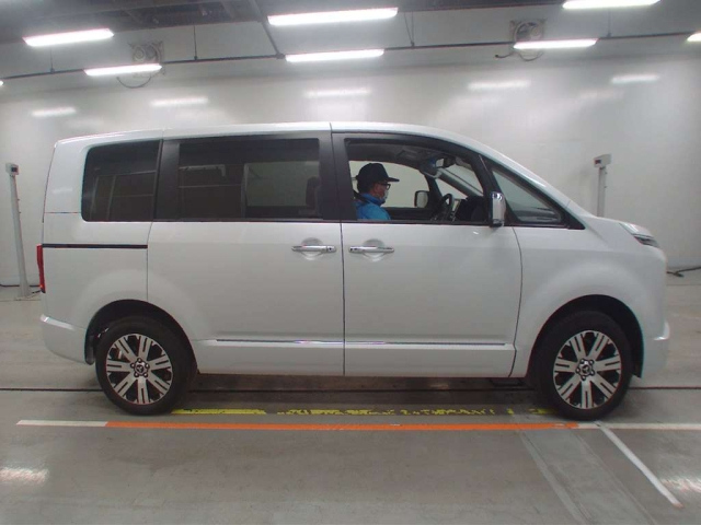 MITSUBISHI DELICA D5 2024