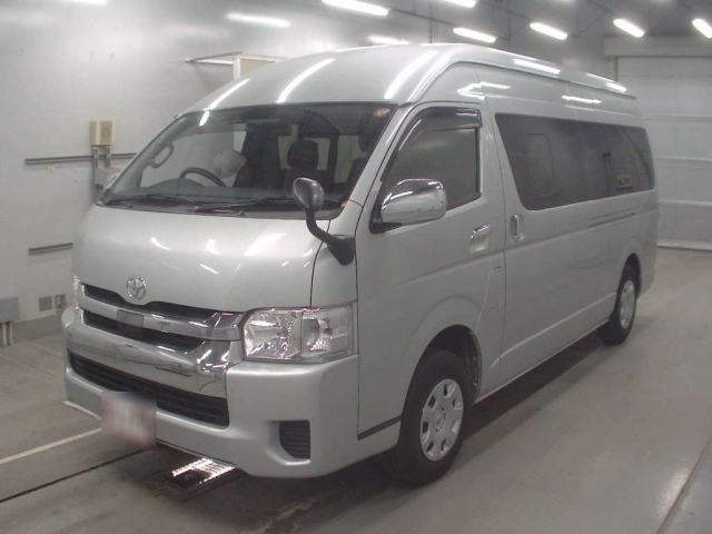 TOYOTA HIACE 2018