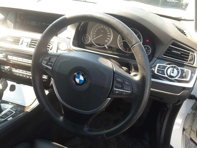 BMW 5 SERIES 2010