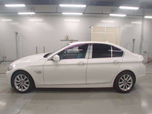 BMW 5 SERIES 2010