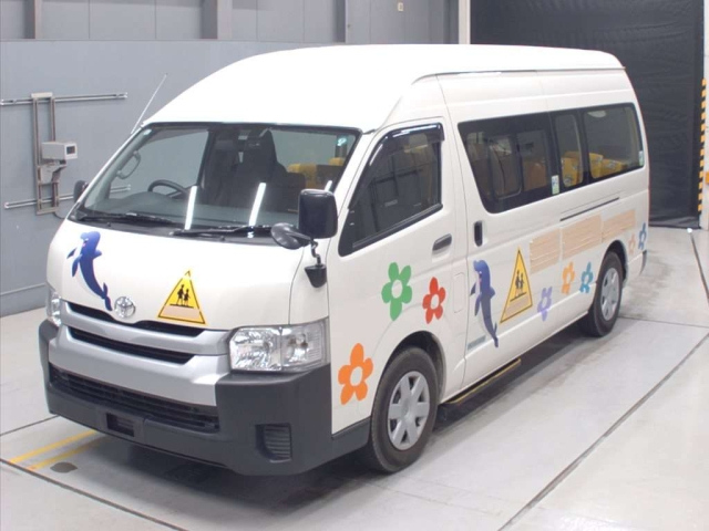 TOYOTA HIACE 2019