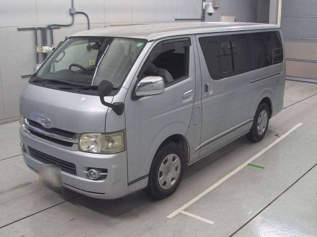 TOYOTA HIACE VAN