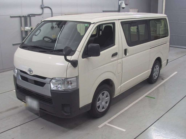 TOYOTA HIACE VAN