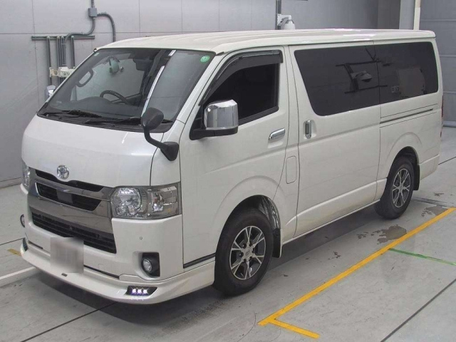 TOYOTA HIACE VAN