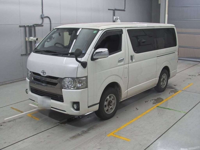 TOYOTA HIACE VAN