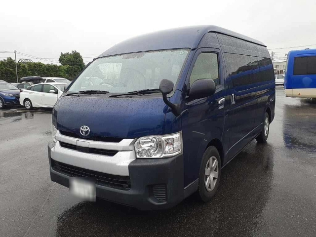 TOYOTA HIACE 2019