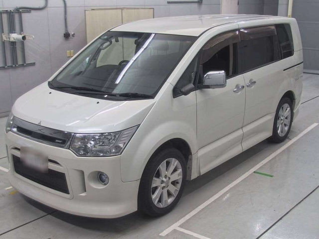 MITSUBISHI DELICA D5 2014