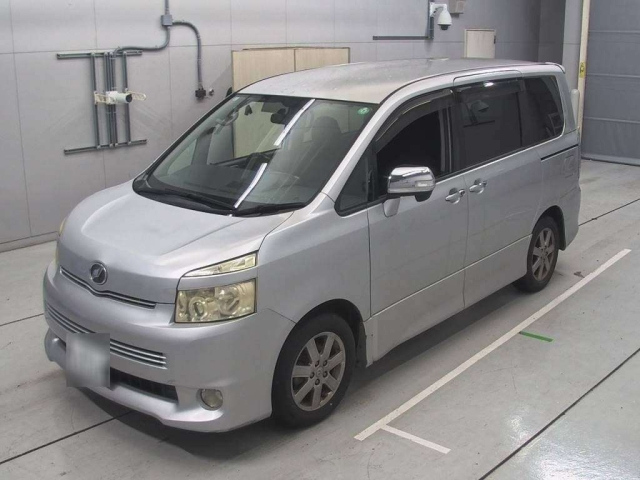 TOYOTA VOXY 2009