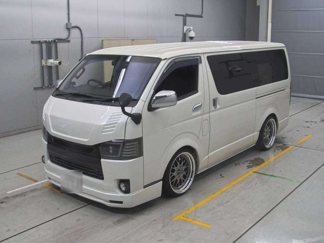 TOYOTA HIACE VAN