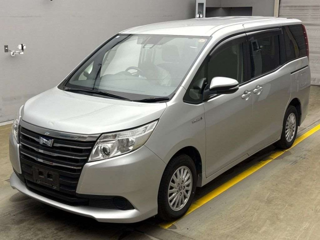 TOYOTA NOAH 2017