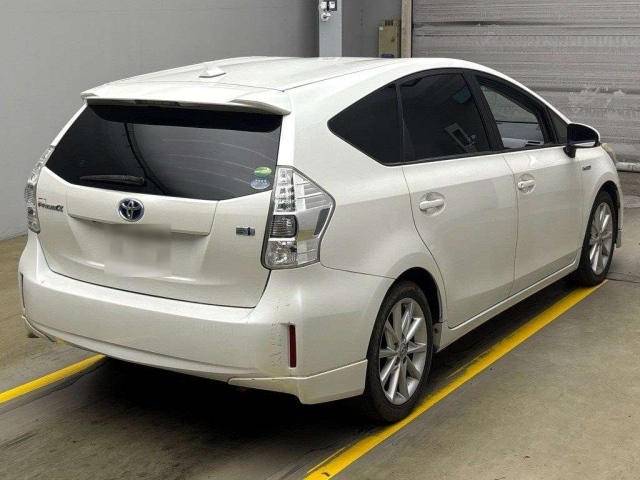 TOYOTA PRIUS ALPHA 2014