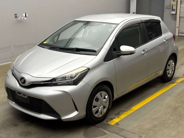 TOYOTA VITZ 2016