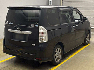 TOYOTA VOXY 2009