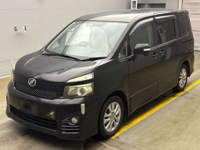 TOYOTA VOXY 2011