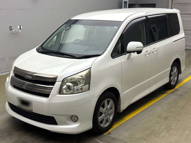 TOYOTA NOAH 2009