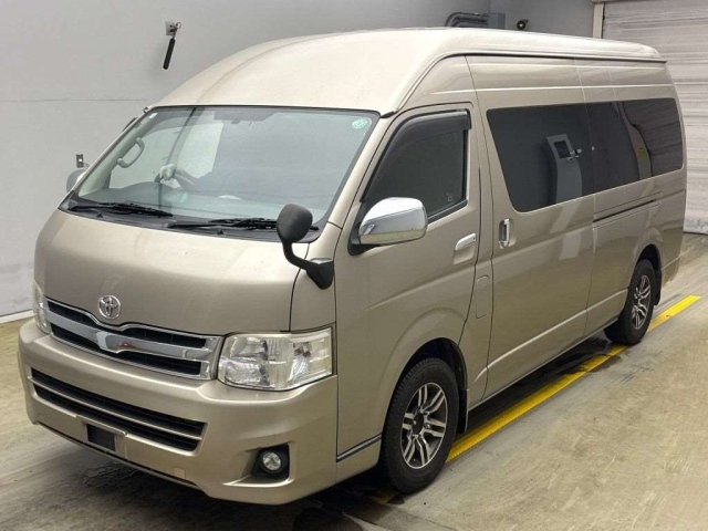 TOYOTA HIACE 2011