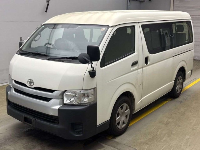 TOYOTA HIACE 2020