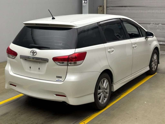 TOYOTA WISH 2010
