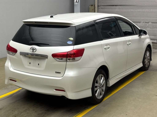 TOYOTA WISH 2010