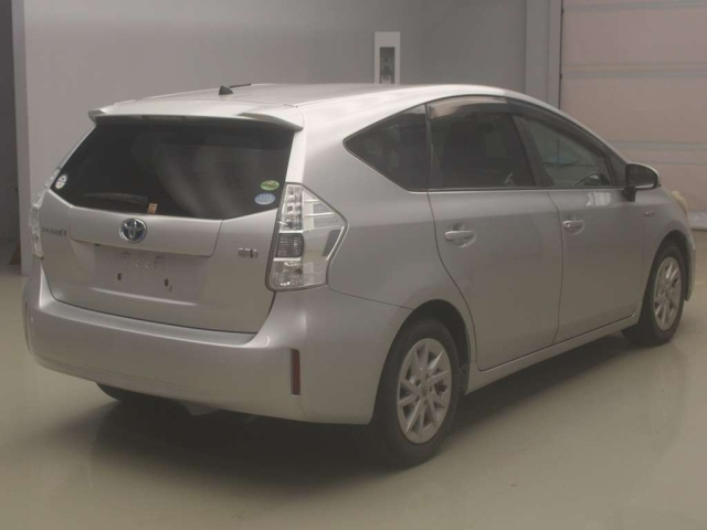 TOYOTA PRIUS ALPHA 2012