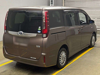 TOYOTA NOAH 2014