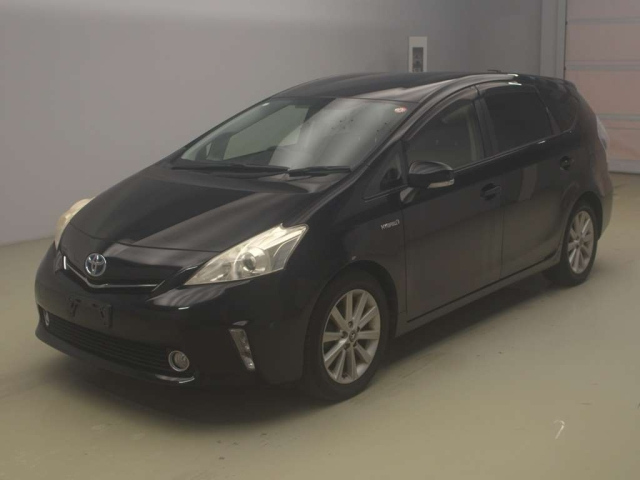 TOYOTA PRIUS ALPHA 2013