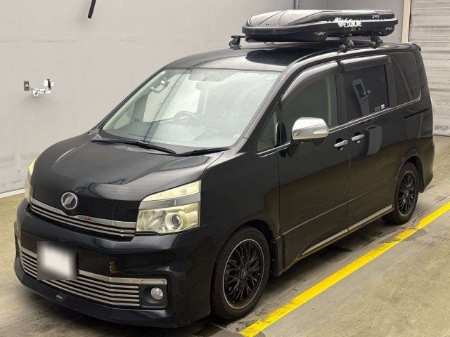 TOYOTA VOXY 2013