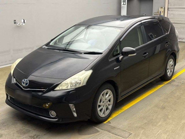 TOYOTA PRIUS ALPHA 2013