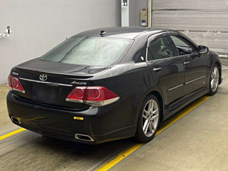 TOYOTA CROWN 2010