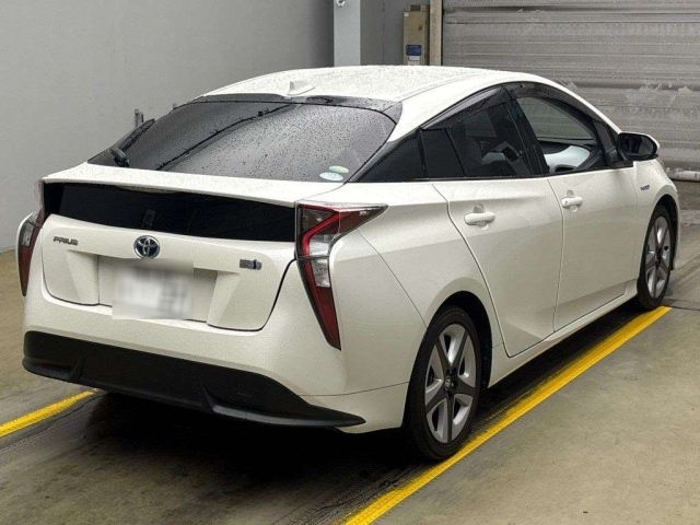 TOYOTA PRIUS 2016