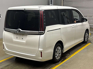 TOYOTA NOAH 2021