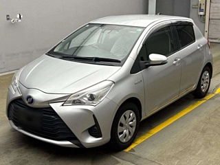 TOYOTA VITZ 2017