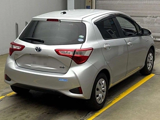 TOYOTA VITZ 2017