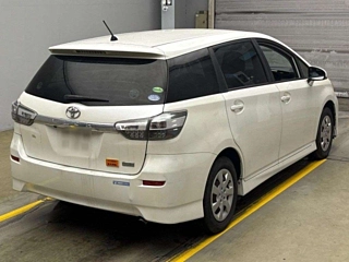 TOYOTA WISH 2013