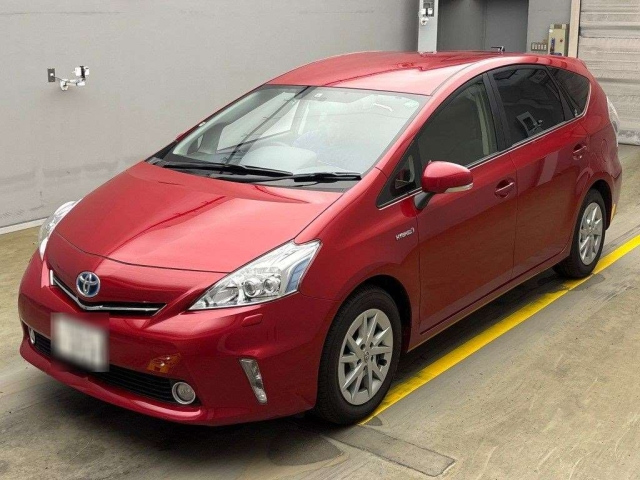 TOYOTA PRIUS ALPHA 2013