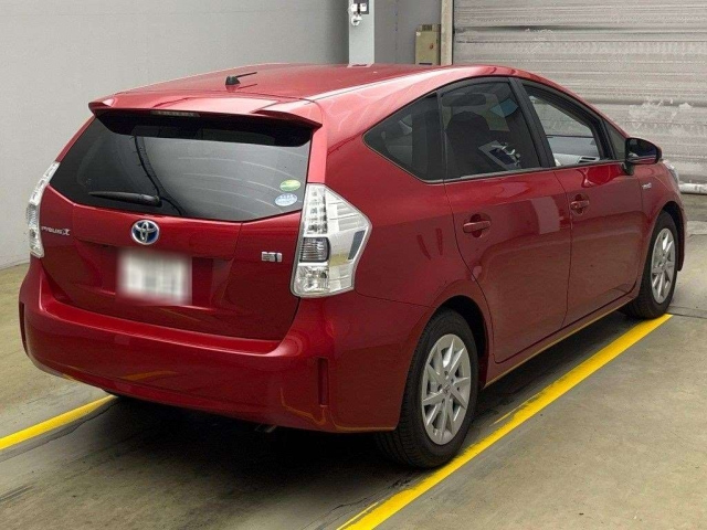 TOYOTA PRIUS ALPHA 2013