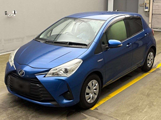 TOYOTA VITZ 2017