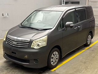 TOYOTA NOAH 2011