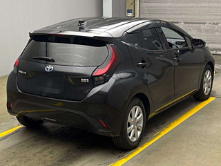 TOYOTA AQUA 2021