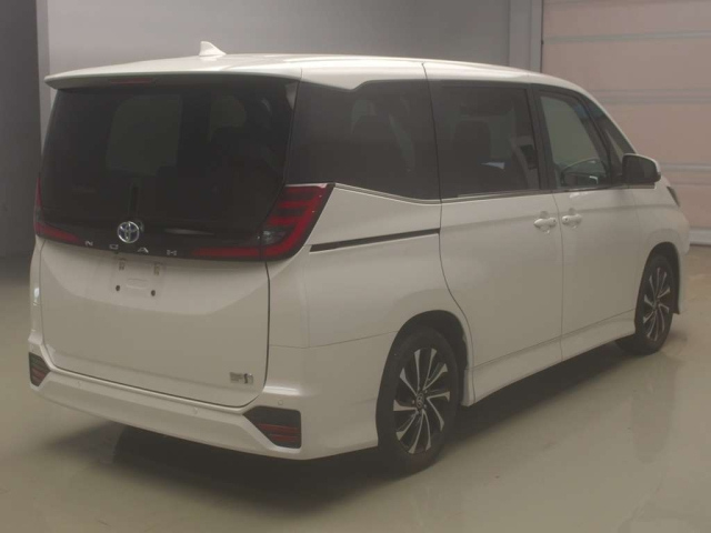 TOYOTA NOAH 2023