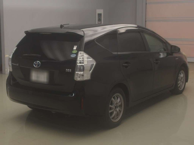 TOYOTA PRIUS ALPHA 2013